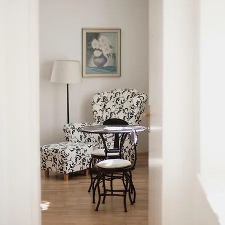 Barbara Residenz / Clematis Lägenhet *