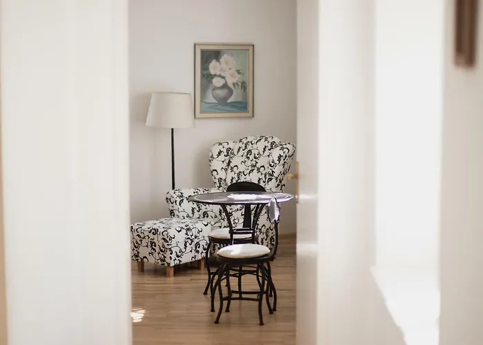 Barbara Residenz / Clematis Apartment *